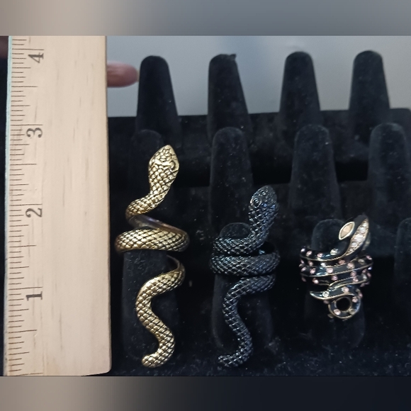 1 Early Betsey Johnson Ring, 2 Snakes Metal Snake Rings 1-1/4- 2in Long - Picture 5 of 14